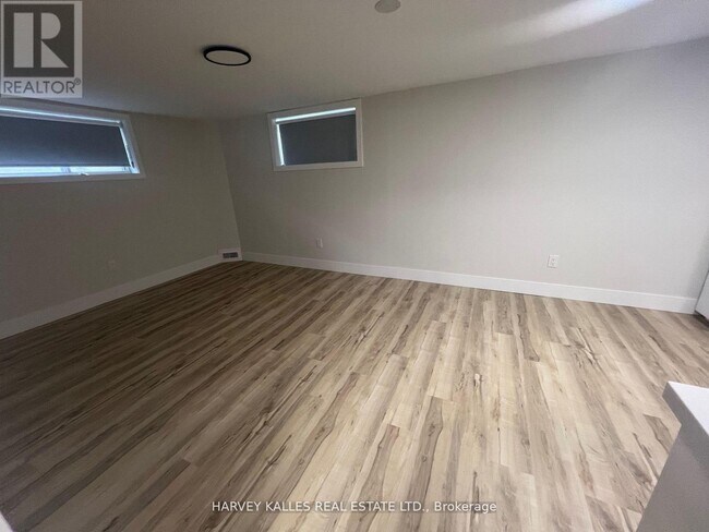 Photo du bâtiment - 113 McAllister Rd