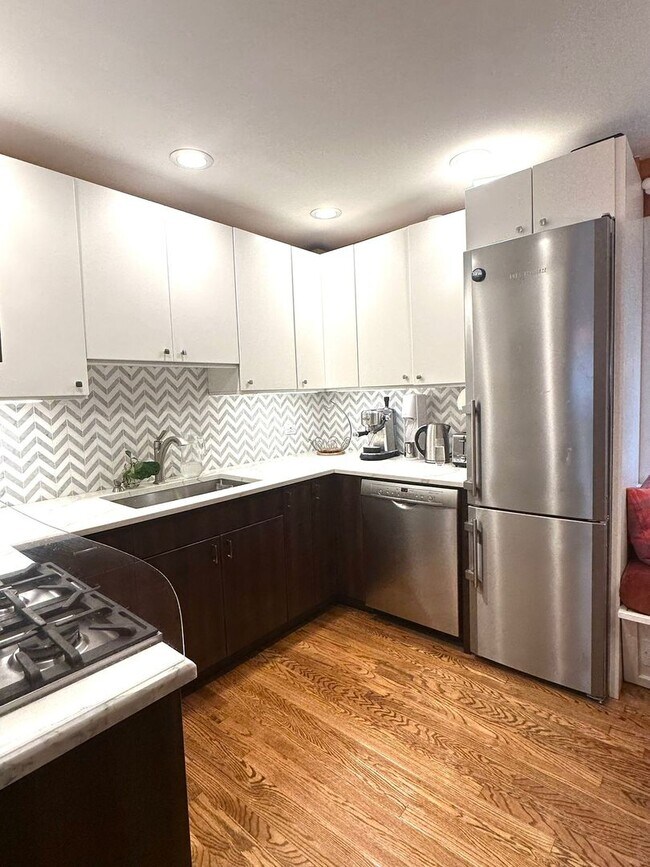 Foto del edificio - 1609 W Sunnyside Ave