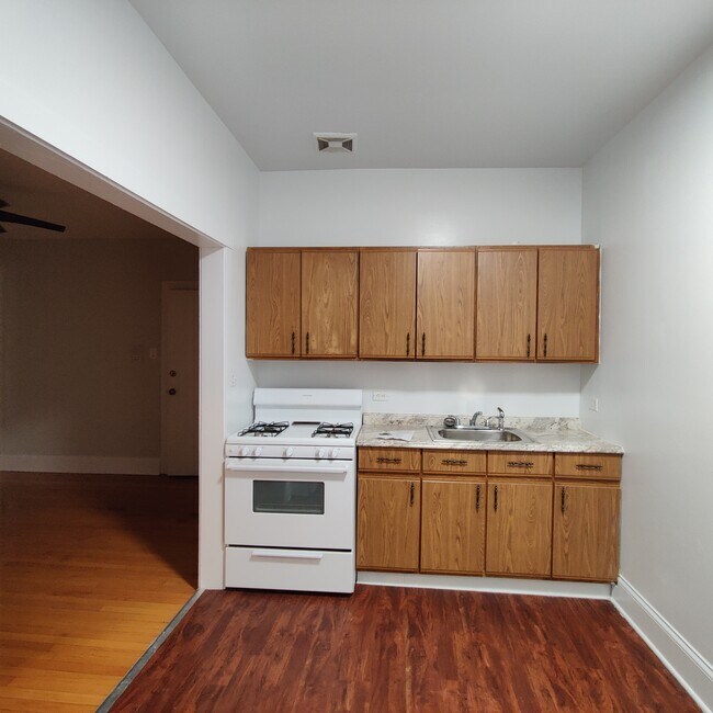 Foto del edificio - 3352 N Broadway St
