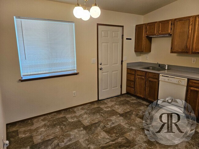 Foto del edificio - Updated 2bd 1ba w/ 1 Car Garage - Photos c...
