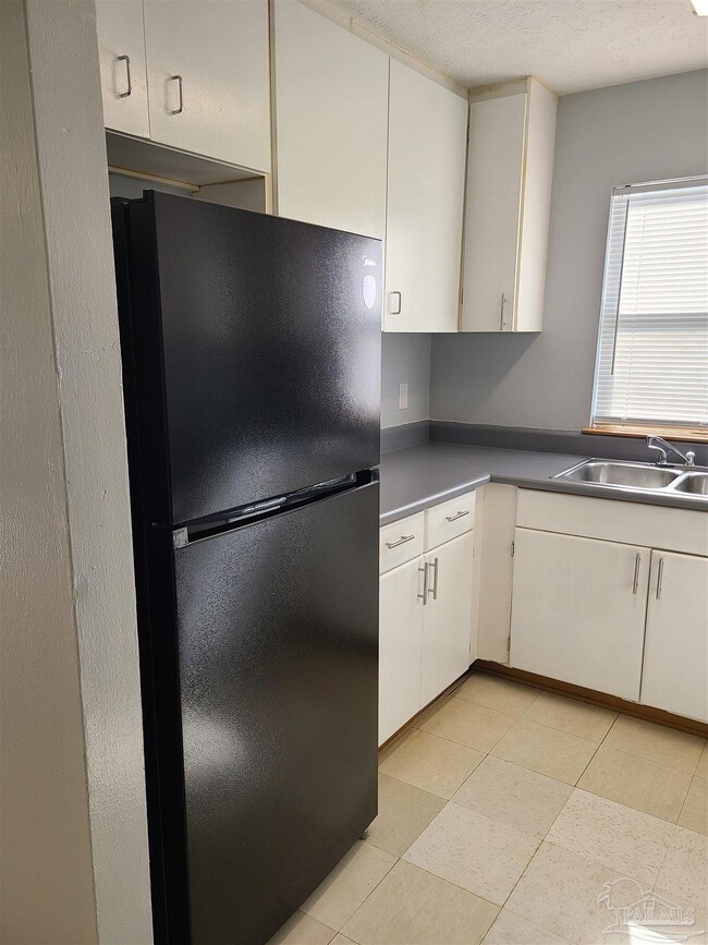 Building Photo - 405 N F St