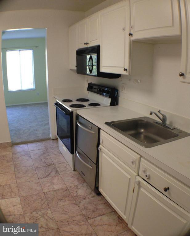 Building Photo - 5817 Edson Ln