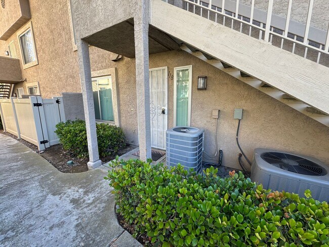 Foto del edificio - 2Bed - 2Bath ground level