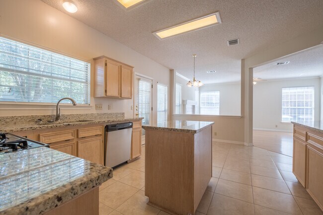 Foto del edificio - Stunning 2-Story, 3 Bed, 2.5 Bath Brick Ho...