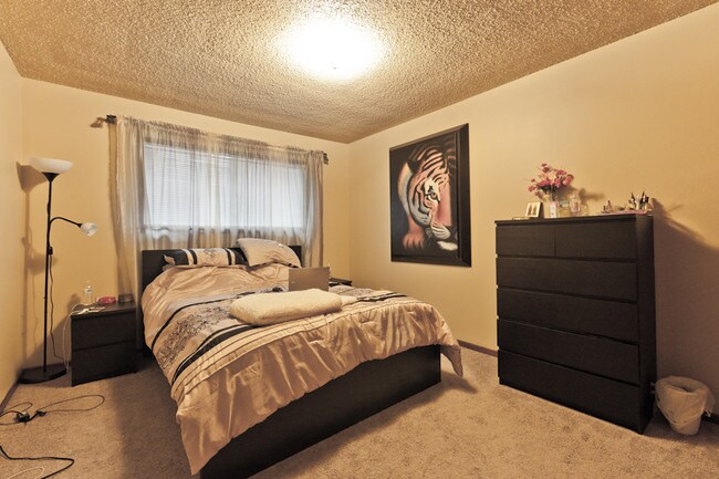 Interior Photo - 1341 W Hayes St