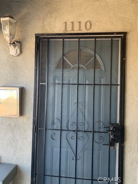 Building Photo - 1110 W 54th St