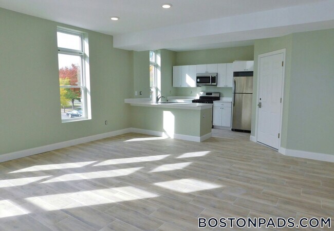 Building Photo - 10 Roxbury St