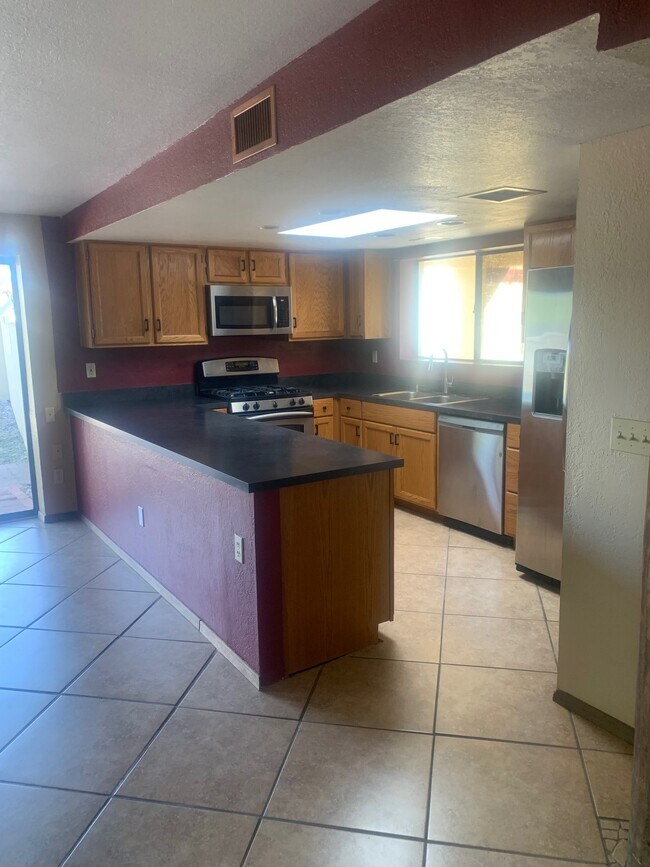 Kitchen - 1737 N Wrightstown Pl