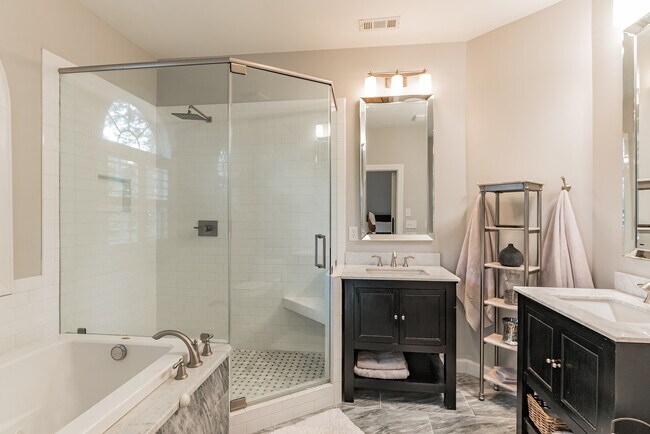 master bathroom - 706 Perching Ct