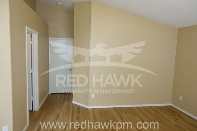 Building Photo - Single-Level 3 Bedroom, 2 Bathroom Home in...