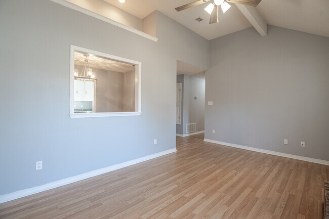 Foto del edificio - 4079 Groveland Rd