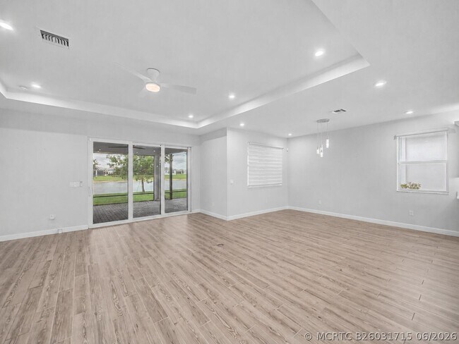Building Photo - 9856 SW Isabelline Dr