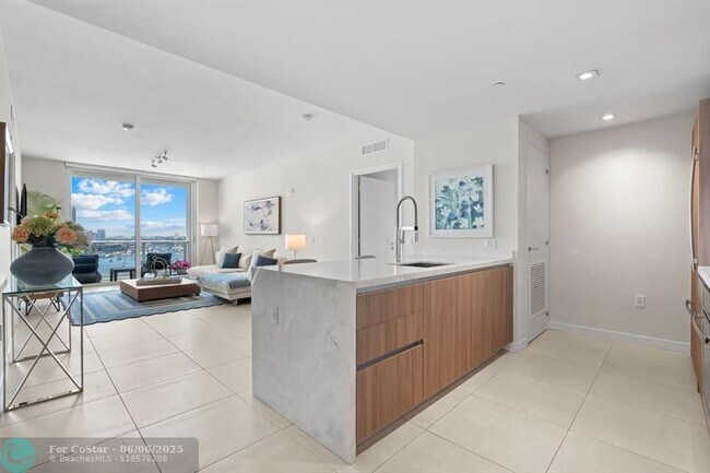 Foto del edificio - 401 N Birch Rd