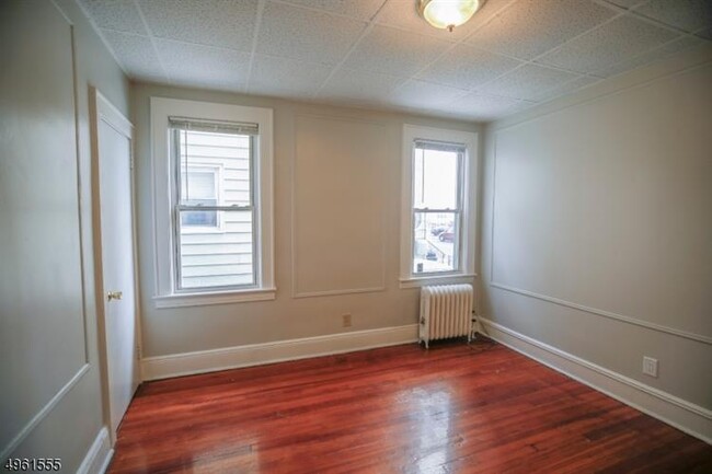 Building Photo - 1329 Alina St