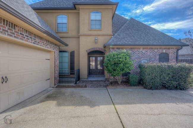 Building Photo - 520 Falling Water Cir