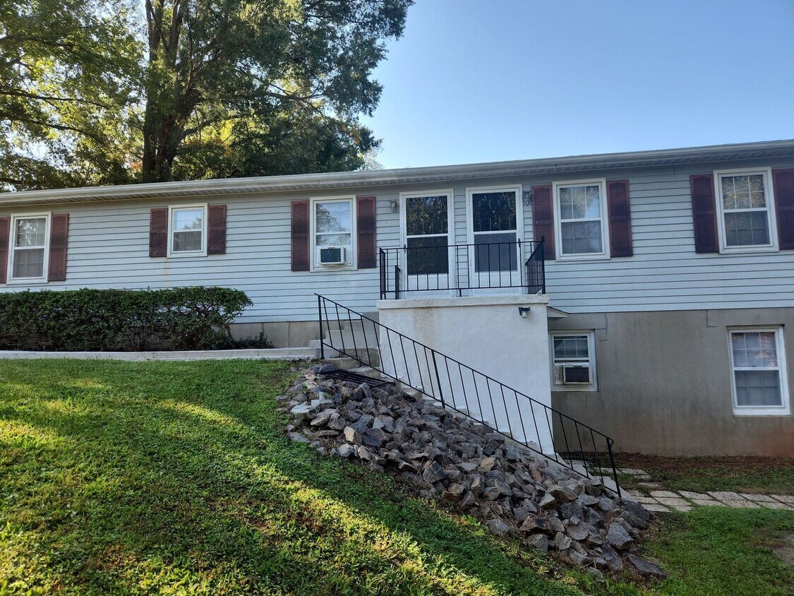 16 Church Lane Apartment for Rent in Chatham, VA