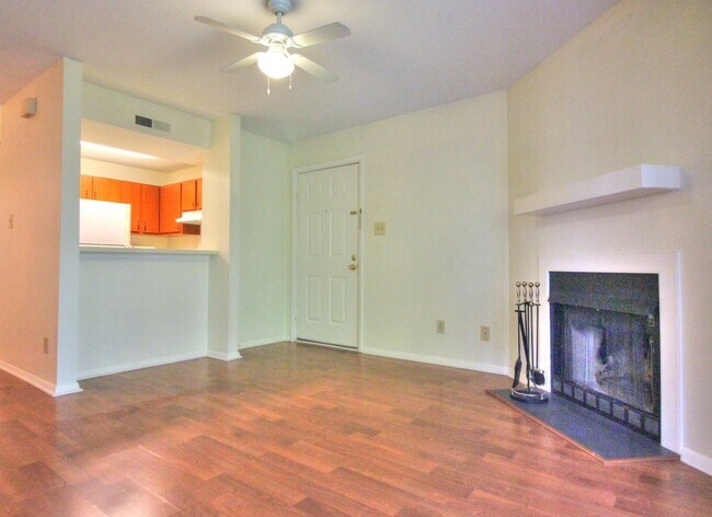 Foto del edificio - Lovely 2 Bedroom 2 Bath condo in South Dur...