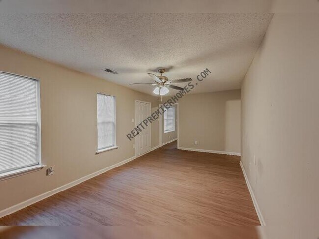 Foto del edificio - 2015 Singleton Ct