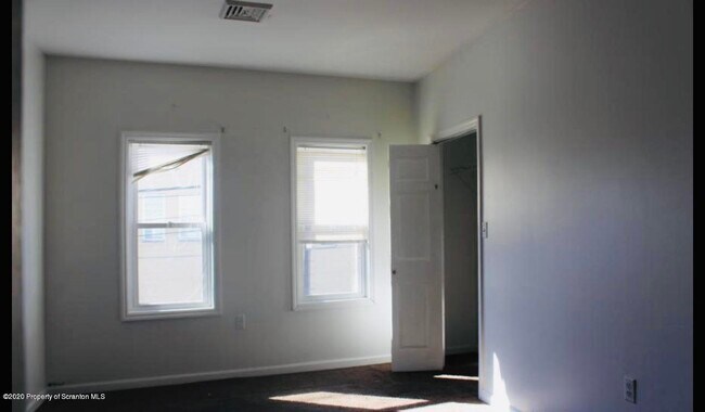 Building Photo - 1500 N Main Ave