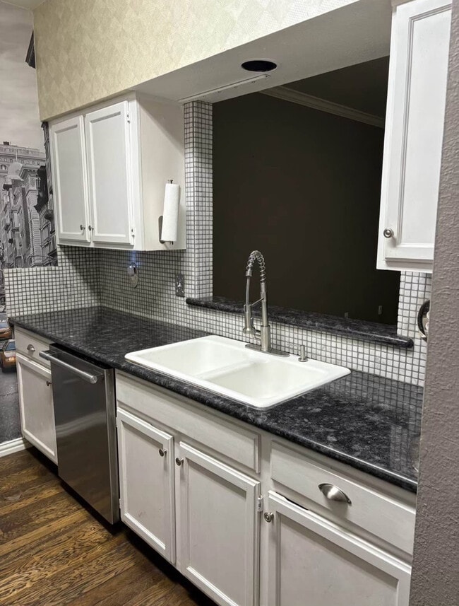Foto del edificio - 17583 Red Oak Dr