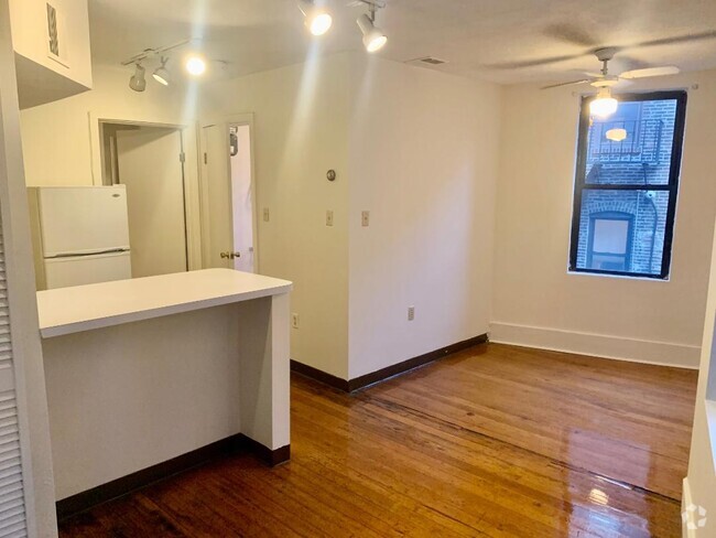 Building Photo - 13 Charter