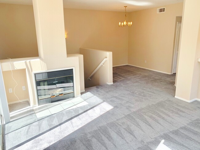Building Photo - 1014 S Rossano Way