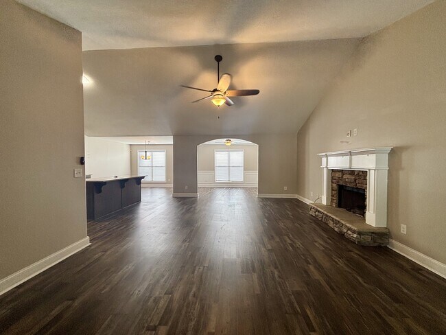 Building Photo - 140 Rolling Oaks Ln