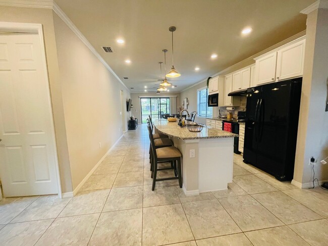 Building Photo - Elegant 2-Bed, 2-Bath Home for Rent in the...