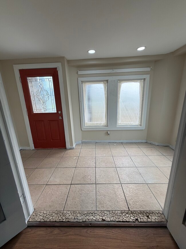 Building Photo - 2900 Dawson Ave SW