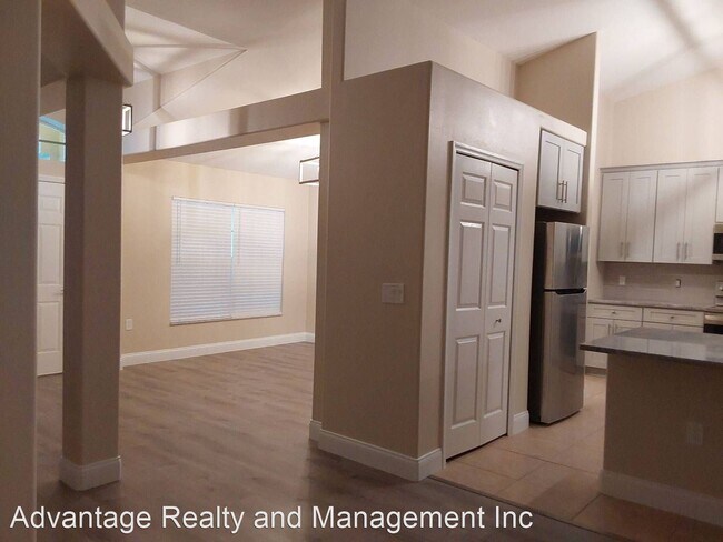 Building Photo - 4 br, 2 bath House - 33 East Diamond Dr.