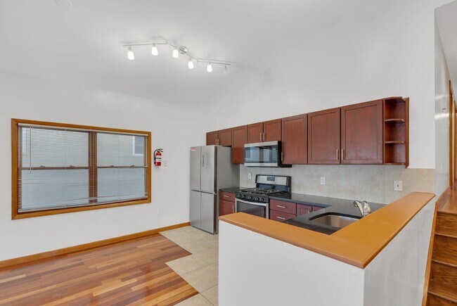 Foto del edificio - 6302 Jefferson St