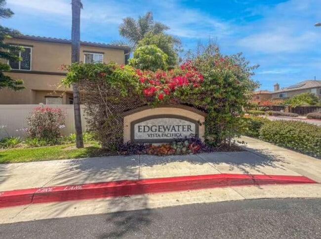 Foto del edificio - 3 bedrooms 2.5 baths townhouse in South San Diego