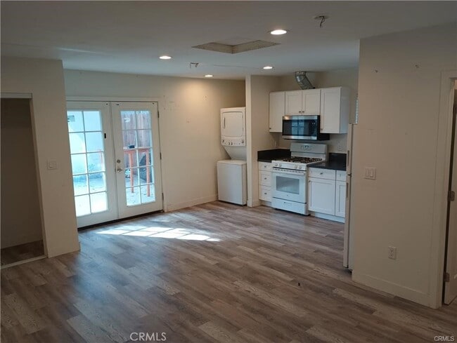 Building Photo - 22441 Saticoy St