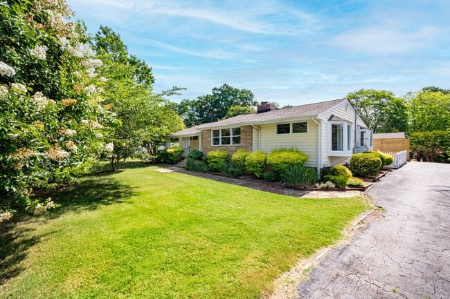 Building Photo - Fantastic Midtown location - 3 Bed, 2 Bath...