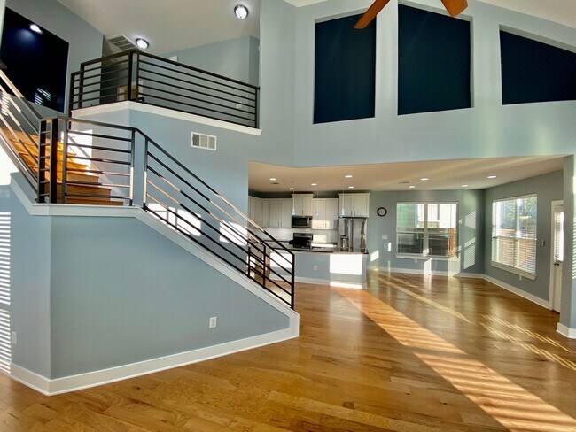 Foto del edificio - East Austin Elegance: 3BR Gem in Gated Com...