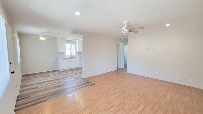 Foto del edificio - 267 W 6th Ave