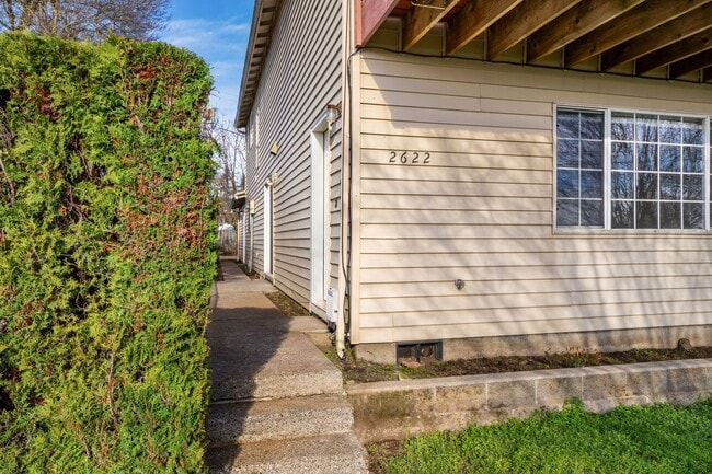 Building Photo - CL2622-2624