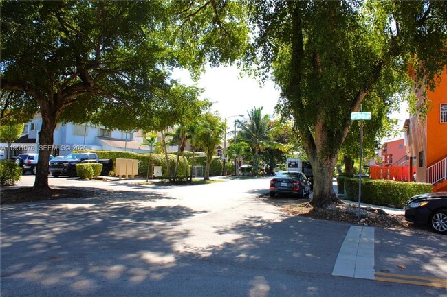 Building Photo - 2260 W 55th St