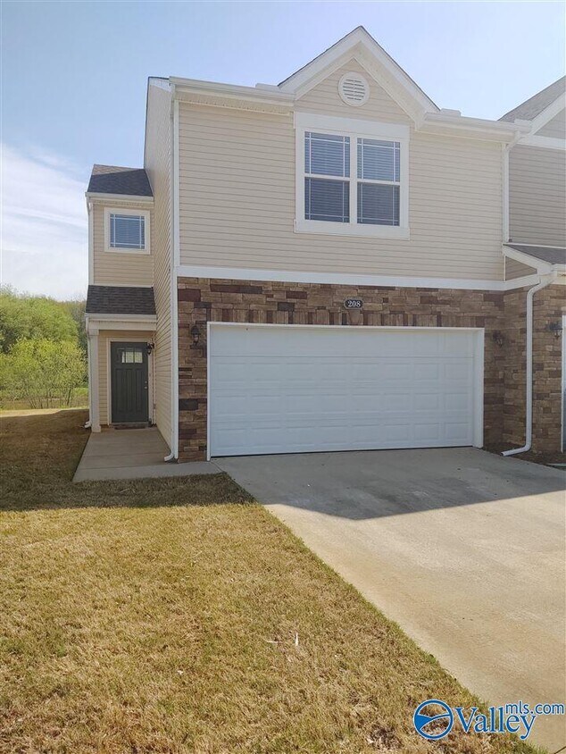 Foto principal - 208 Falling Water Ln SW