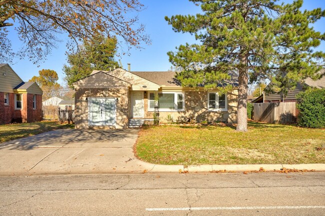 Foto del edificio - Adorable remodel at Lake Hefner