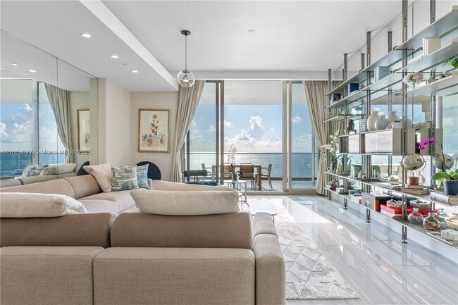 Building Photo - 17901 Collins Ave