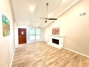 Building Photo - 1522 Briarrose Dr