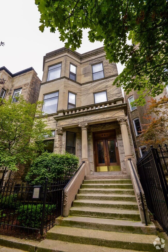 Building Photo - 925 W Newport Ave