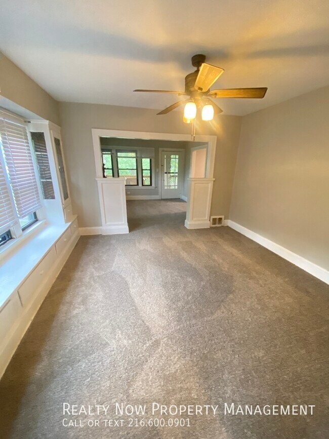 Foto del edificio - 9612 Lamontier Ave