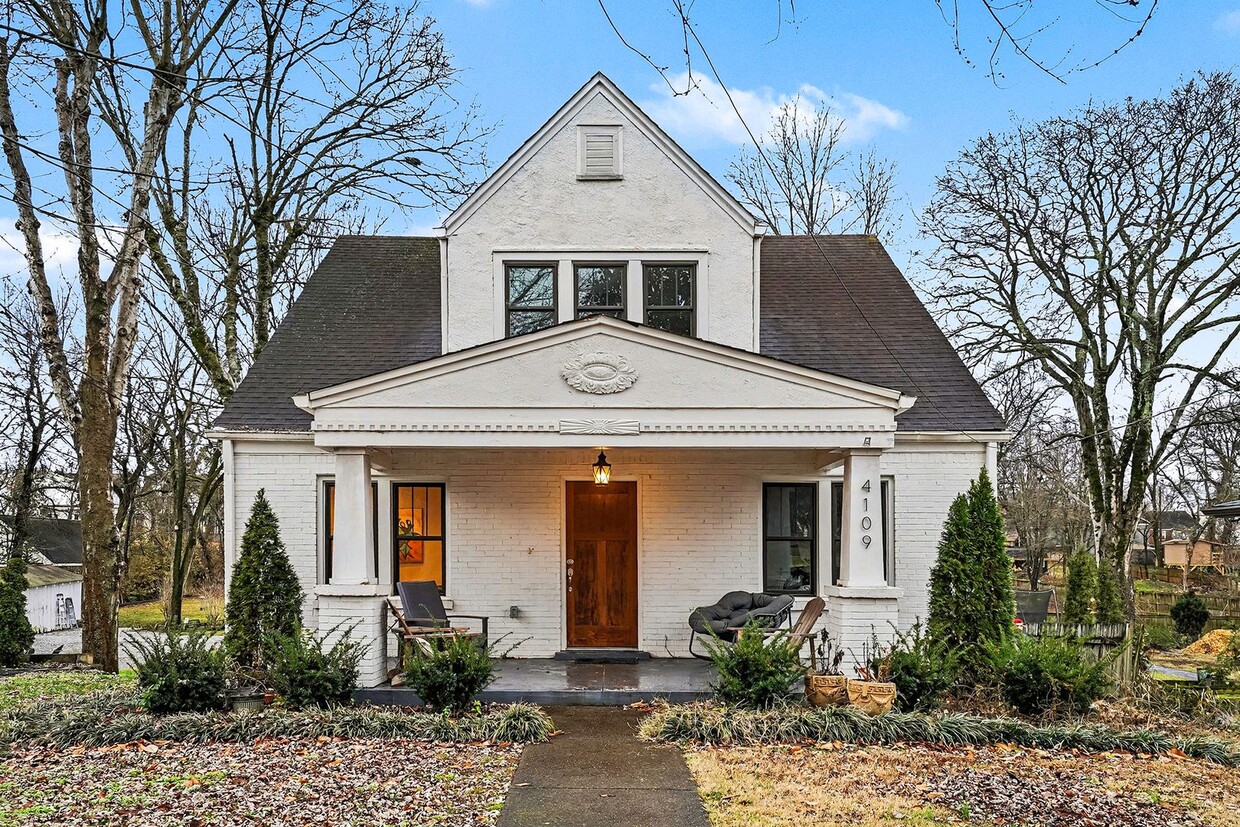 Sylvan Park Charm! - Sylvan Park Charm!