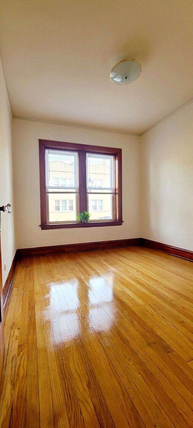 Building Photo - 2454 N LeClaire Ave