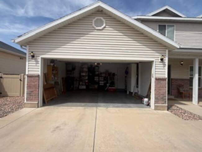 Building Photo - Beautiful 4 Bed / 2.5 Bath Home in Quiet Neighborhood