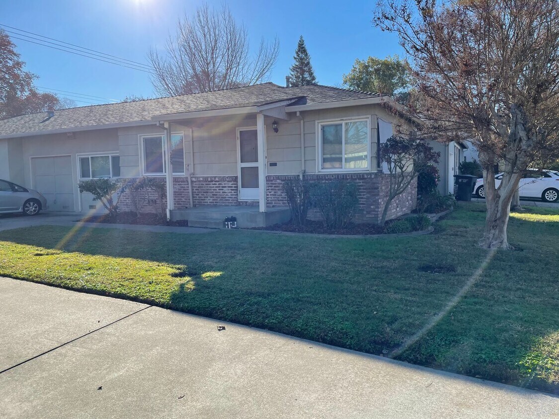 Foto principal - Wonderful East Sac. Duplex