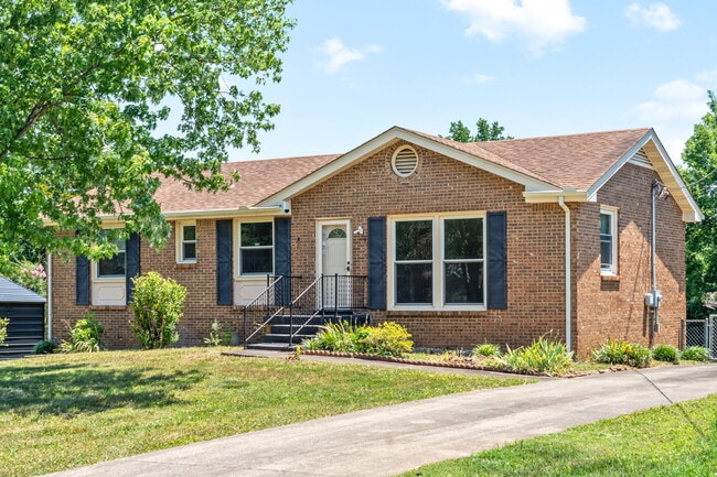 Building Photo - 208 Aster Dr