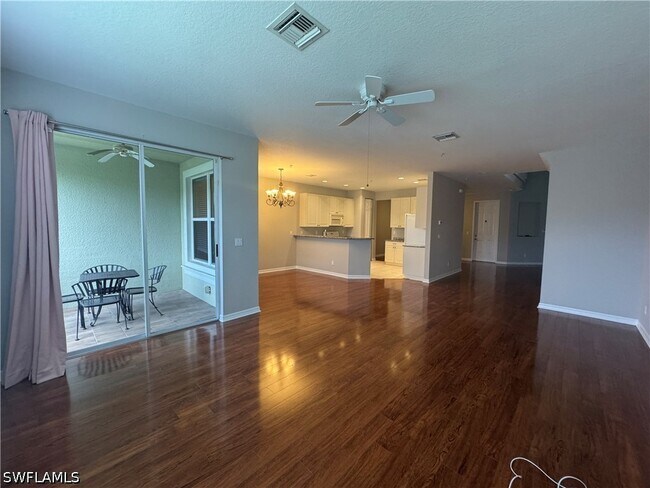 Building Photo - 1410 Mariposa Cir